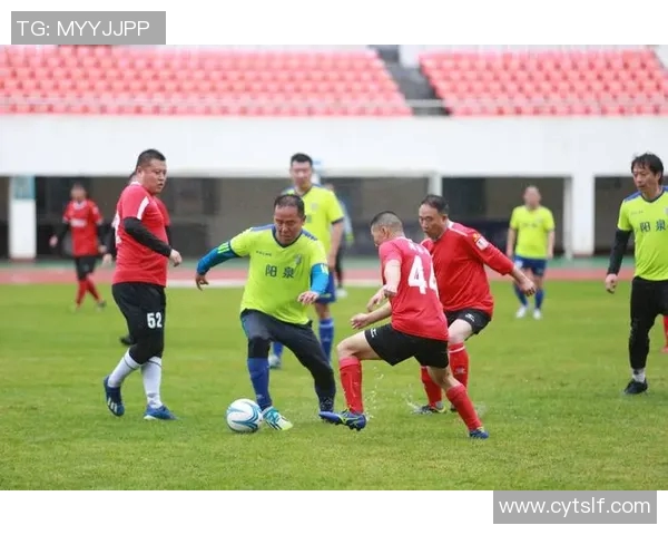 足球界那些秃头球星：从默契到挑战，揭秘他们的拼搏与魅力